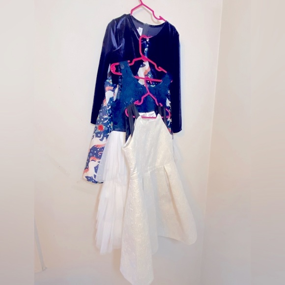 GIRL’S DRESS BUNDLE. - Picture 2 of 14